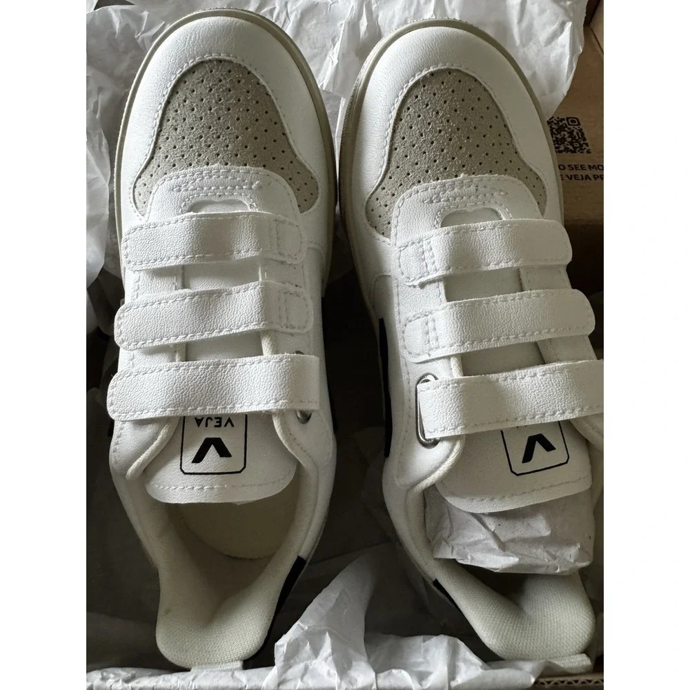 VEJA youth White Black Small V-10  Sneakers Size Eur 34‎ US 3 NEW in box